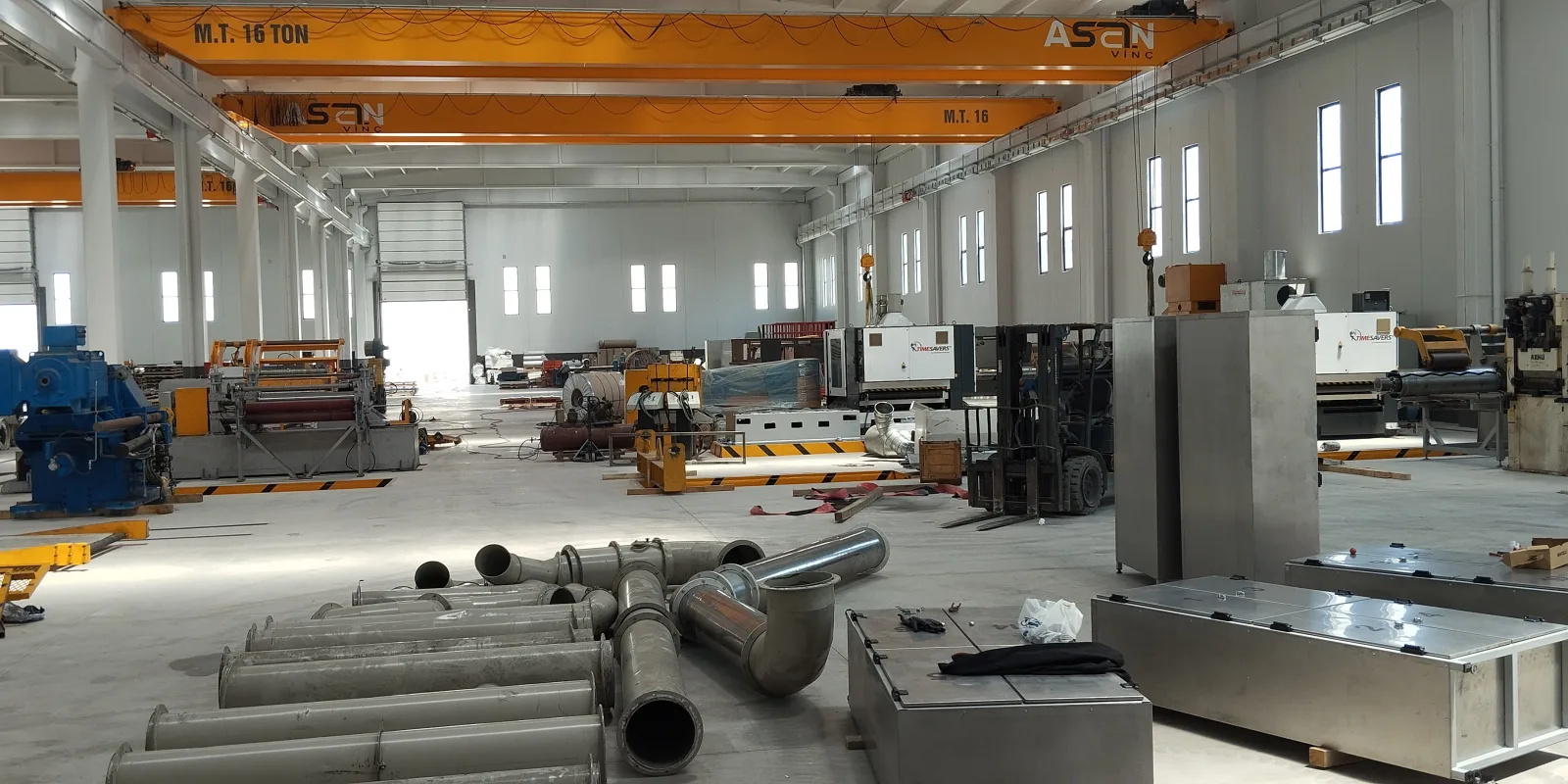 Yeni fabrikada üretim hatları ve makinaların yerleşim çalışması