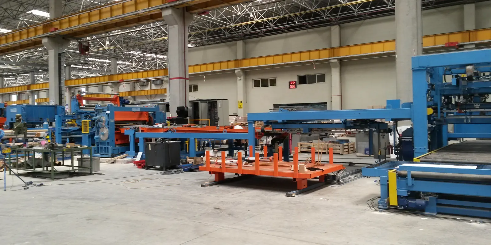 Çelik servis merkezi boy kesme ve dilme hattı